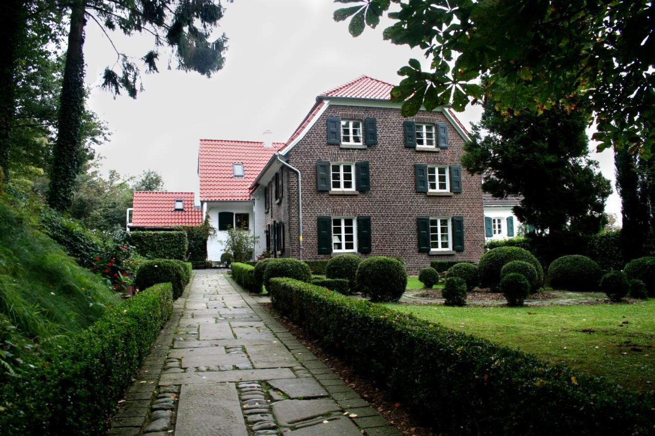 Landhaus In Idyllischer, Ruhiger Lage Und Flughafennaehe Ράτινγκεν Εξωτερικό φωτογραφία